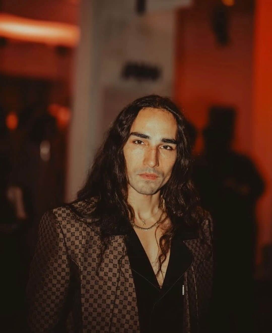 ウィリー・カルティエのインスタグラム：「Love, friends, talent and style all at @balmain to celebrate the newest men’s collection of @olivier_rousteing Thank you @migueldana for choosing this iconic coat for me.」