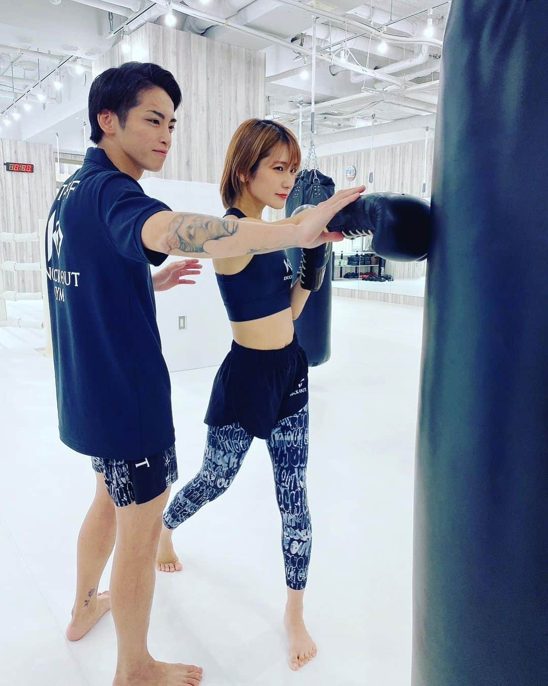 来栖うさこさんのインスタグラム写真 - (来栖うさこInstagram)「. . . ||◤　　　　　　　 　　　　　◥|| 　KNOCKOUT GYM高幡不動 ||◣　　　　　　　 　　　　　◢||  遊びに行ってきましたああ！！✨ やっぱり身体を動かすって楽しい🥰  コーチングして貰えるから 初心者でも安心…👊❤️‍🔥  自分が実際に動いてみてから キックボクシングの試合見ても また見方が変わって面白いよね😚🌈  📍 東京都日野市高幡1008-9 グラシア高幡不動2F  #高幡不動 #knockoutgym #lookgoodfeelgood #feeltheburn #nopainnogain #workout #cardio #gym #fitlife #trainhard #noexcuses」10月11日 2時06分 - kurusu_usako