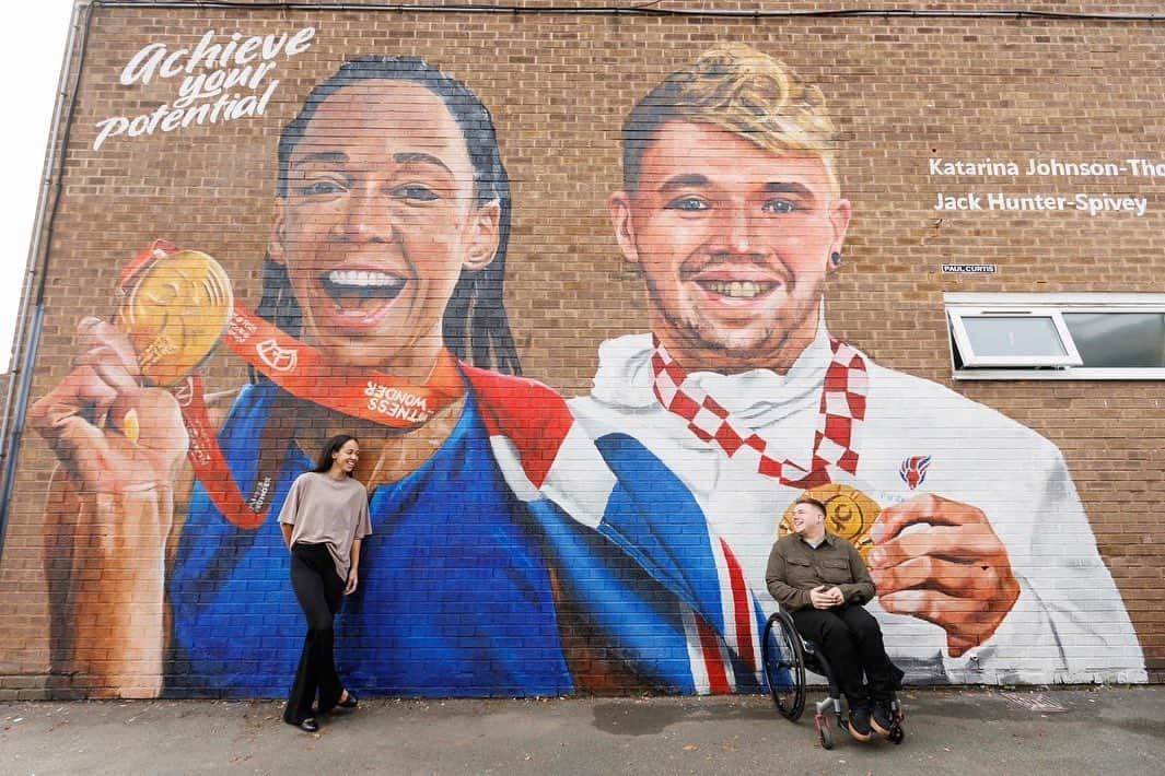 カタリーナ・ジョンソン・トンプソンのインスタグラム：「Loved unveiling this mural at my old primary school, St Marks, to launch @BritishGas’ exciting 5-year partnership with @TeamGB & @ParalympicsGB. Together, we’ll reach up to 1 million children & families to inspire the next generation to learn more about how we can be more energy efficient.  🎨🖌️ @paulcurtisartwork」