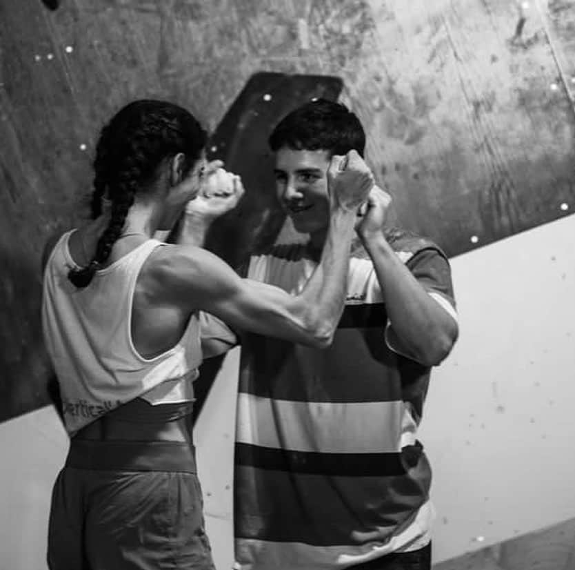 ファニー・ジベールのインスタグラム：「Team work 🤜🏽🤛🏽 🥉 @saam.richard 🔥  Merci @elcappfest ♥️ 🌍 L’orga 👌🏽les bénévoles, les speakers, les ouvreurs, les photographes, les juges, le public !!☀️ 🙏🏽」