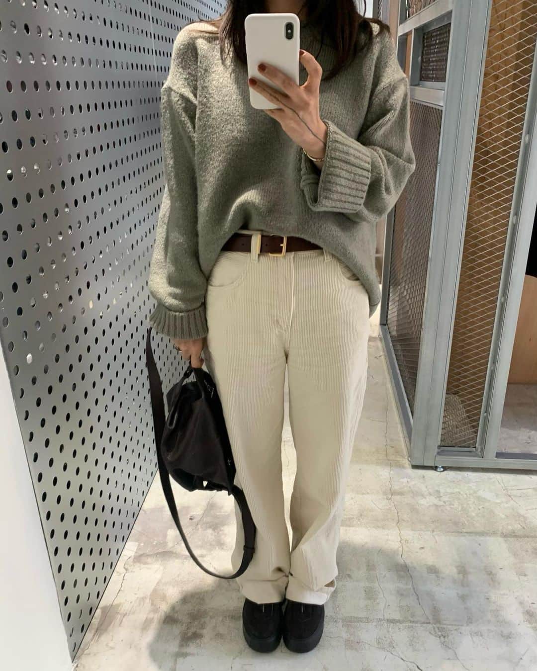 nanaのインスタグラム：「나오늘 디게 옛날 사람같았지👋🏽 사랑스런 니트들과 즐거운  하루였구지?」