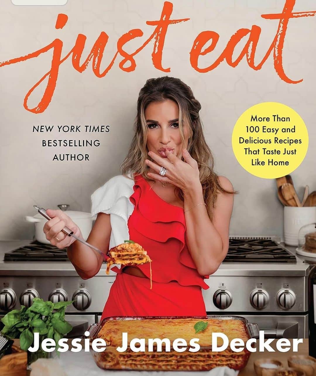 エリック・デッカーのインスタグラム：「She cooks her butt off! So proud of my talented wife. Her book “Just Eat” is officially out and I can tell you from personal  experience it’s damn good! ❤️ Go grab it!」