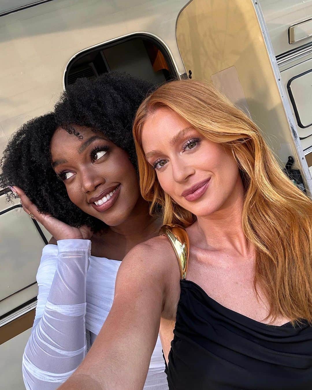 マリーナルイバルボサのインスタグラム：「O encontro de cabelos @pantenebrasil! 💛🫶🏻 quem amou?」