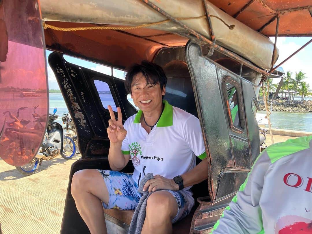 池谷幸雄さんのインスタグラム写真 - (池谷幸雄Instagram)「カネパッケージさんのマングローブ植樹活動に参加させて頂きました🌲 カネパッケージさんは、14年間で1,330万本以上の植樹を行っているそうです。 CO2削減について考え直すとても良い機会となりました。 僕も出来ることから続けていきたいと思います。 現地のカネパッケージの皆様、大変お世話になりありがとうございました❕ #カネパッケージ #オランゴ島 #sdgs #マングローブ #植樹 #co2削減」10月11日 2時45分 - yukio_iketani