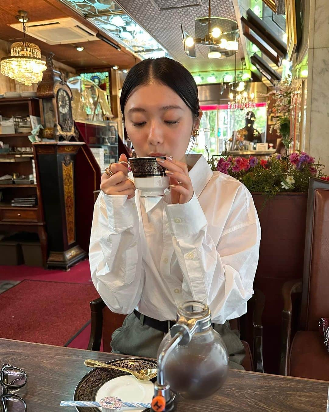 齊藤英里さんのインスタグラム写真 - (齊藤英里Instagram)「． ふらっと立ち寄った喫茶店☕️ とっても落ち着いて長居しちゃった… 珈琲の美味しさをもっと分かるようになりたい…♡ 純喫茶ハマりそう、、！  #休日 #眼鏡の再ブームきた #喫茶店巡り」10月11日 21時50分 - erisaito.official