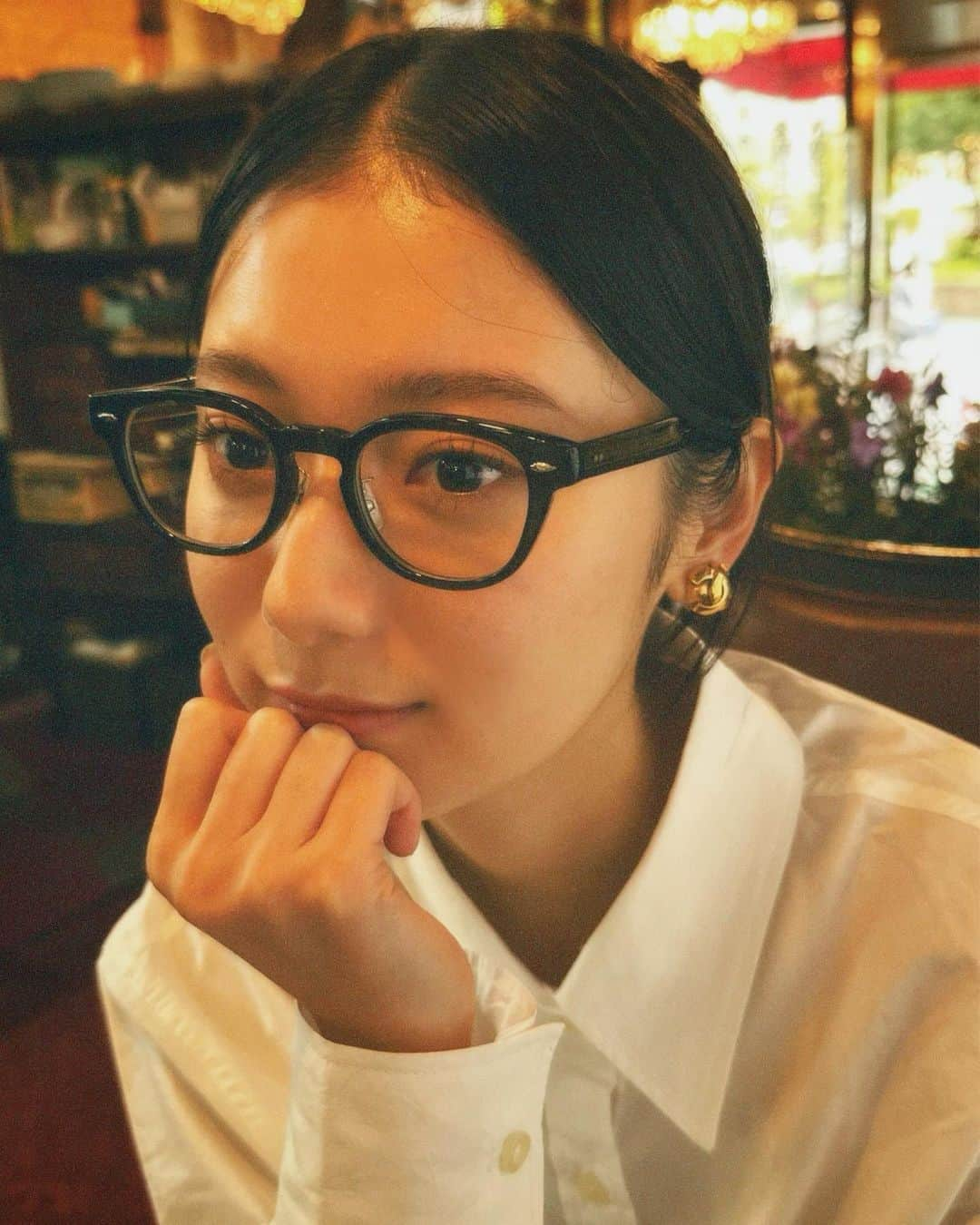 齊藤英里さんのインスタグラム写真 - (齊藤英里Instagram)「． ふらっと立ち寄った喫茶店☕️ とっても落ち着いて長居しちゃった… 珈琲の美味しさをもっと分かるようになりたい…♡ 純喫茶ハマりそう、、！  #休日 #眼鏡の再ブームきた #喫茶店巡り」10月11日 21時50分 - erisaito.official