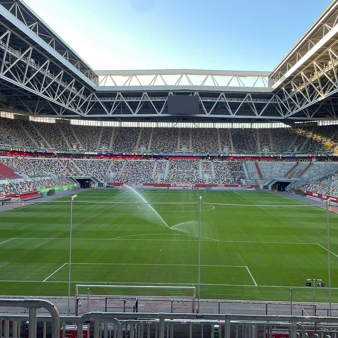 ローマン・ヴァイデンフェラーさんのインスタグラム写真 - (ローマン・ヴァイデンフェラーInstagram)「Letzte Woche waren wir mit unserem DFB/DFL Liga Seminar "Management im Profifußball" zu Gast bei Deloitte in Düsseldorf. Dort konnten wir von der Erfahrung von mehr als 25-Jahren Fußballfinanzierung profitieren. #ManagementImProfiFussball #dfb #dfl #Deloitte #Düsseldorf」10月11日 3時07分 - romanweidenfeller