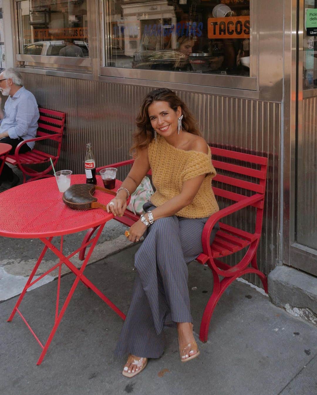 Collage Vintageのインスタグラム：「Despite being a simple combination, blue striped wide leg pants and a mustard cropped knit vest, it works as a fall outfit adding a warm layer on top #falloutfits #casualstyle」