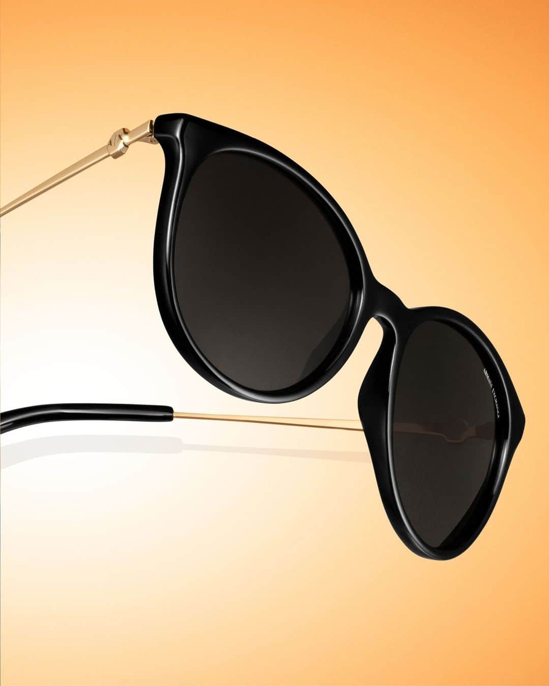 ジョルジオアルマーニのインスタグラム：「Explore the latest #AXeyewear」