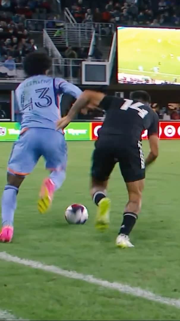 Major League Soccerのインスタグラム：「Out here breaking ankles. 😵‍💫 #tekkerstuesday」