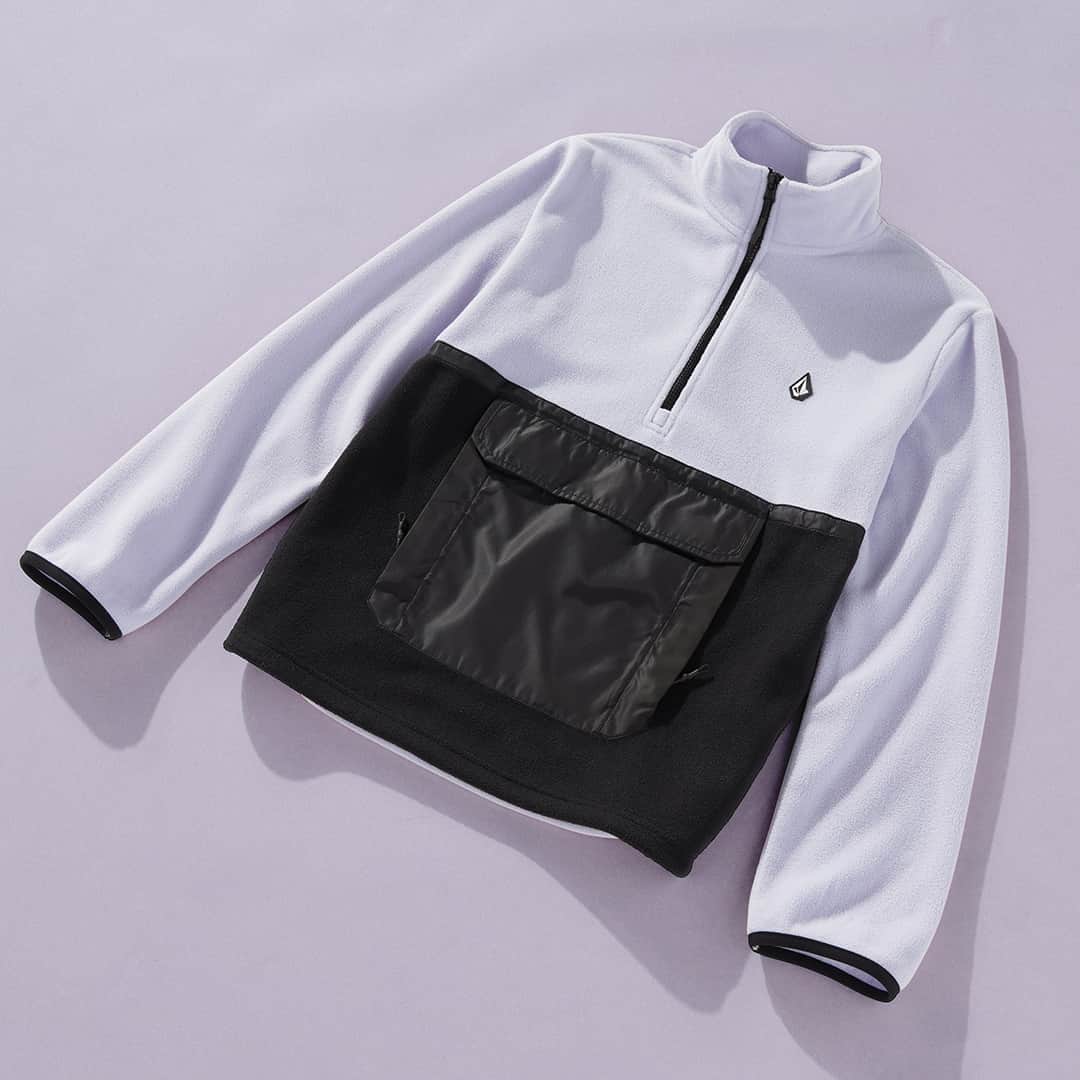 Volcom Women'sのインスタグラム：「Layer up and stash all the goods in your Polar Fleece 1/2 Zip kangaroo pouch 🏔️ @volcomsnow」