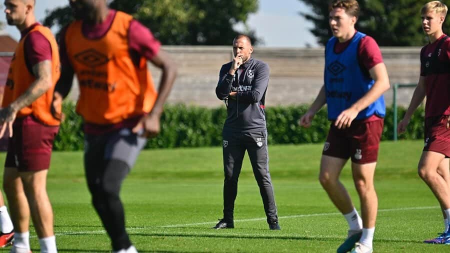 ヨニー・ハイティンハのインスタグラム：「Focus! ⚡️⚒️ #Hammers」