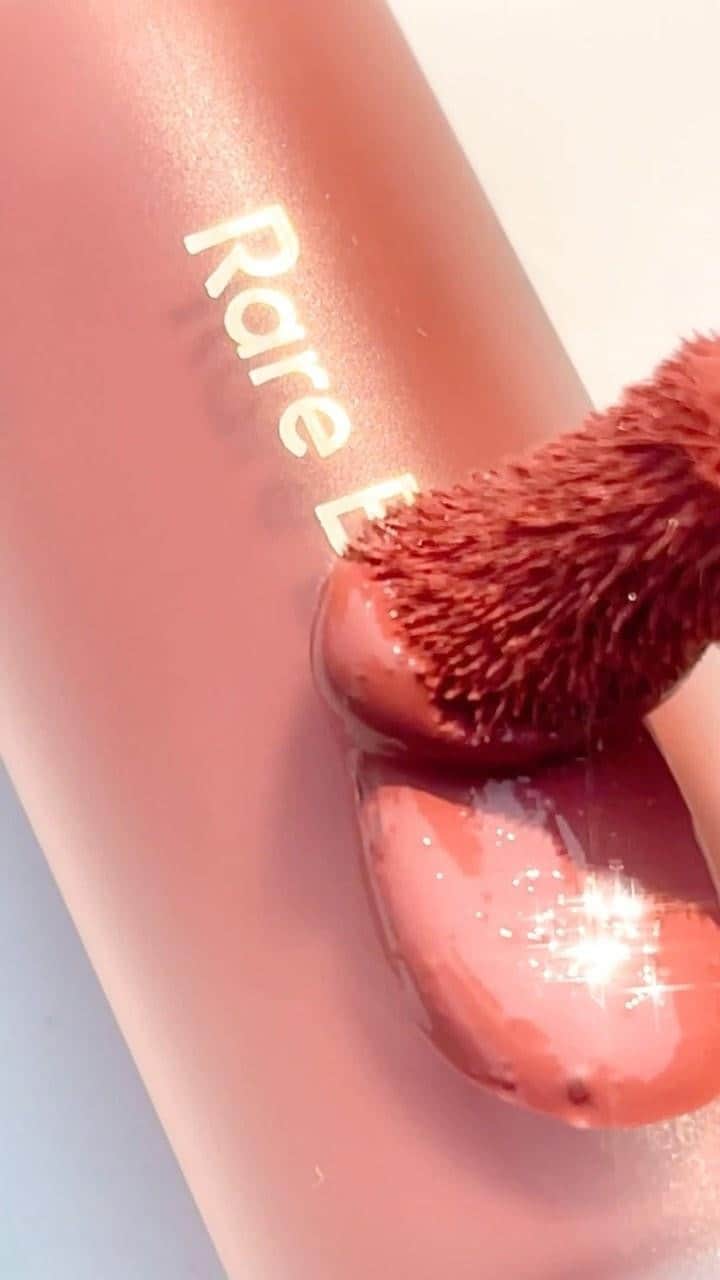 セフォラのインスタグラム：「After you’ve done your @rarebeauty shopping today, relax with this hypnotic vid created by @smearcrush, featuring affirmations inspired by Rare’s uplifting color names. Ahhhhhhhhhhhhhhhhhhhh.    ICYMI: In honor of World Mental Health Day today, Sephora is donating every dollar (YES, EVERY DOLLAR!) of today’s sales of Rare Beauty by Selena Gomez to the Rare Impact Fund, to provide mental health resources and support young people around the world. So, the more you shop, the more we donate. Thanks for helping us support Selena’s amazing work.」