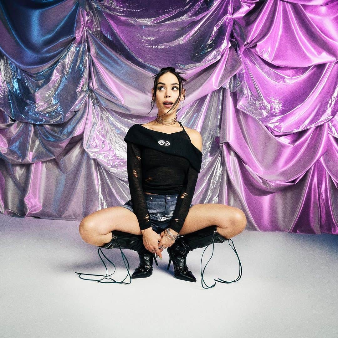 Danna Paolaさんのインスタグラム写真 - (Danna PaolaInstagram)「El eterno deseo de transformarse  @shein_mex #SHEINPower #SHEINxDannaPaola 15% : dannapaola」10月11日 3時59分 - dannapaola