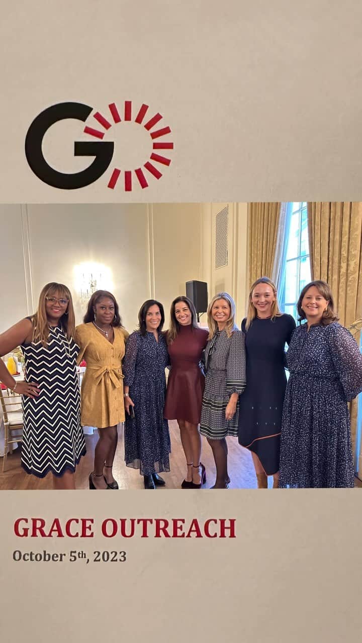 ショシャーナのインスタグラム：「Last Thursday we had the honor of being part of the @graceoutreachbx breakfast fundraiser. Grace Outreach is an incredible program and organization who works with women to achieve their academic success and goals. The Shoshanna team was grateful to be a part of their tribute and meet with such inspiring women.」