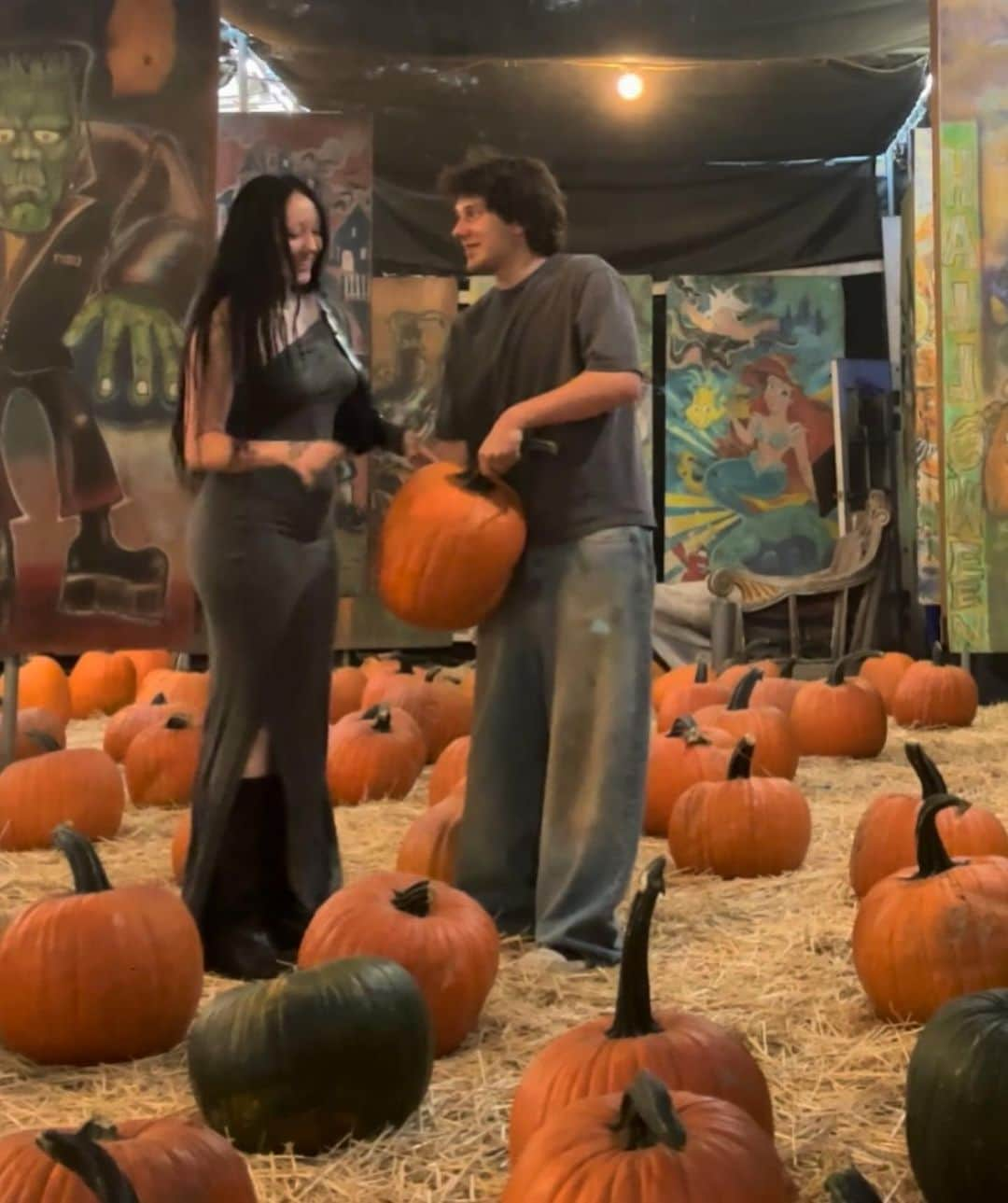 ノア・サイラスさんのインスタグラム写真 - (ノア・サイラスInstagram)「it’s the great pumpkin , charlie brown!!!」10月11日 4時17分 - noahcyrus