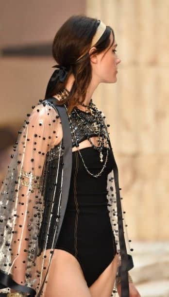 レイア・ゴールドクールのインスタグラム：「A look back at some Chanel runway moments 🥲 which is your fave」