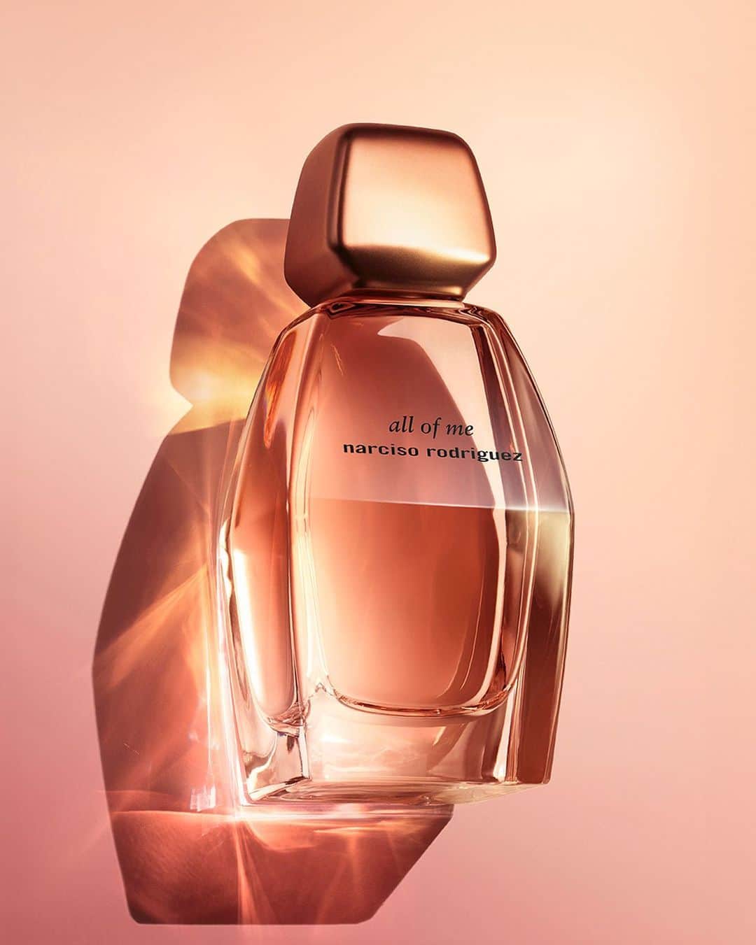 ナルシソロドリゲスのインスタグラム：「A beautifully faceted scent and bottle. all of me by narciso rodriguez.  #allofme #narcisorodriguezparfums #parfum #fragrance」