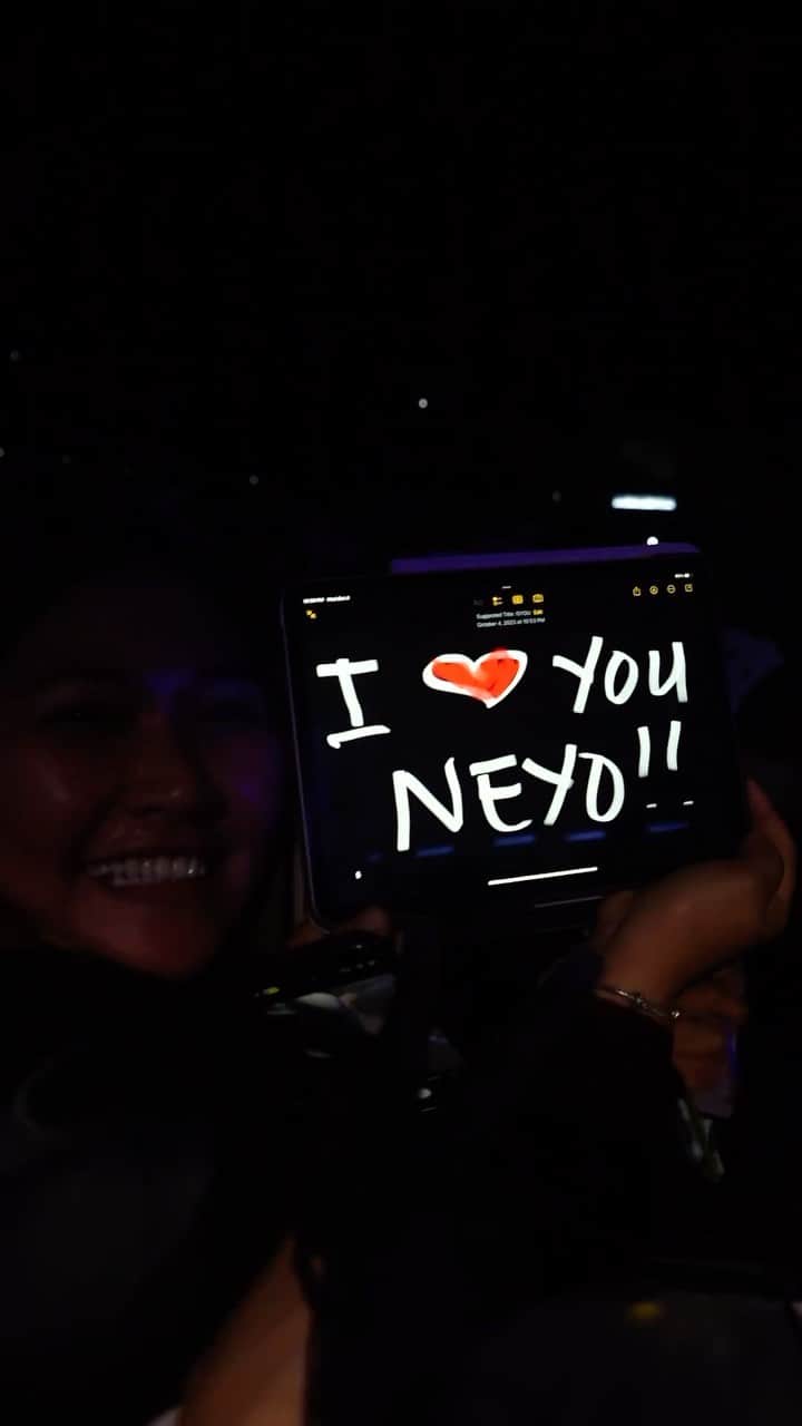 NE-YOのインスタグラム：「A quick recap of the best tour of the year!! THE CHAMPAGNE AND ROSES TOUR!!!  Vid cred @christianngilchrist」