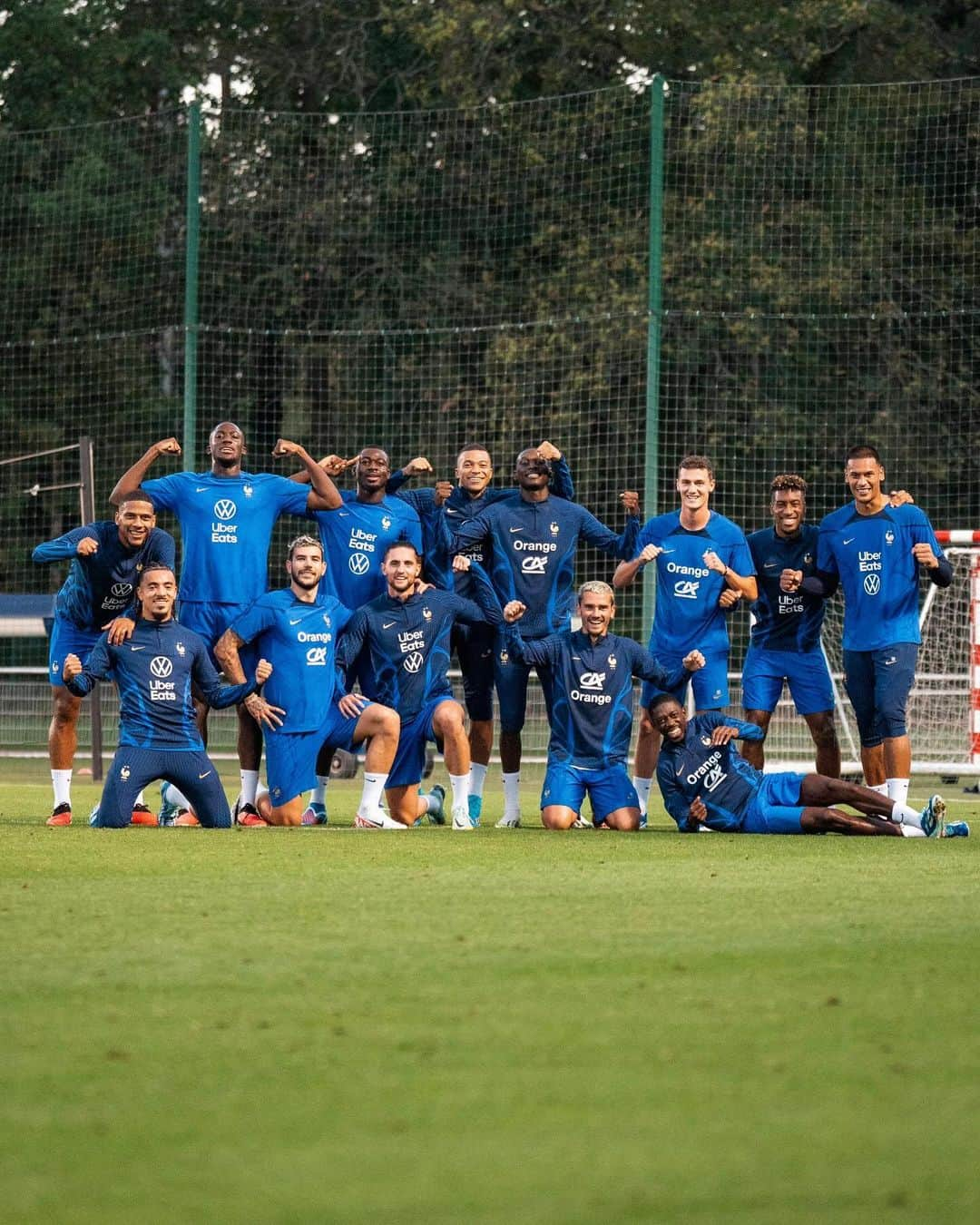 アルフォンス・アレオラのインスタグラム：「⚡🇫🇷 @equipedefrance #FiersdetreBleus #AA23」