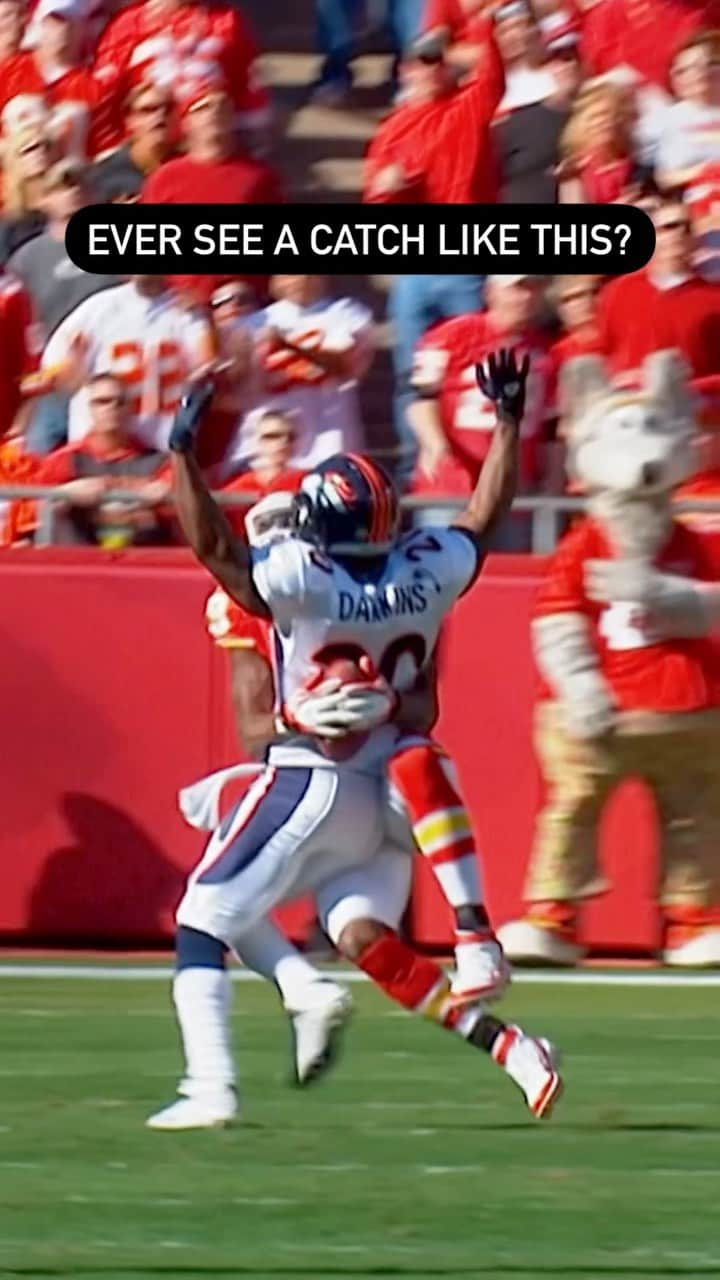 NFLのインスタグラム：「Brian Dawkins was just minding his own business 😅   #DENvsKC— Thursday 8:15pm ET on Prime Video Also available on #NFLPlus」