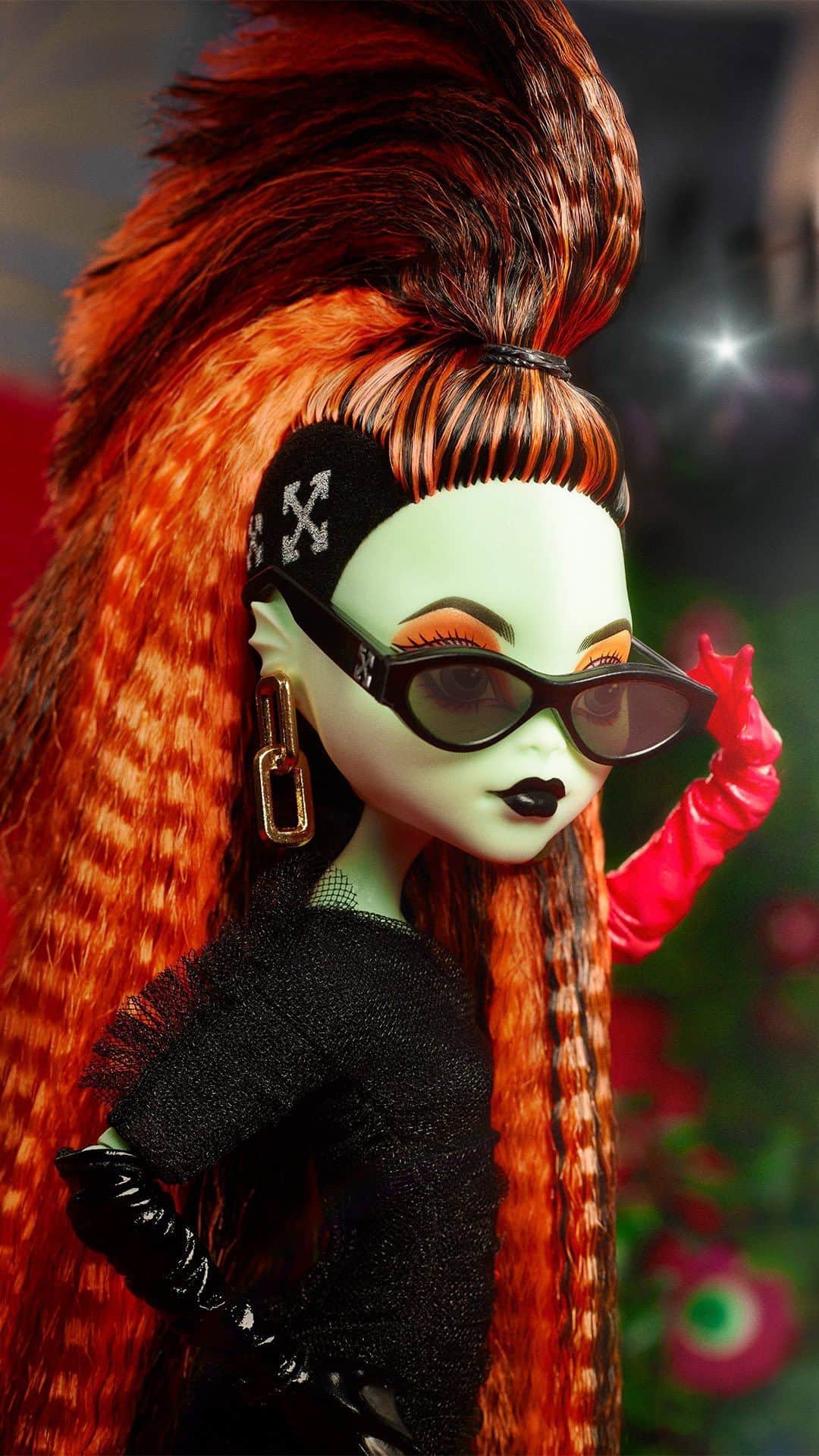 OFF-WHITE C/O VIRGIL ABLOHのインスタグラム：「“A GRAND EN-TRANCE”  ~ sea siren and style maven Electra Melody makes a splash as the first of four collectible dolls, sporting the “DRESS” dress inspired by Off-White™ spring 2018 ready-to-wear show with meticulous detail such as mismatched gloves and translucent heels.  Electra Melody will be exclusively available at Off-White™ boutiques worldwide on October 11th and online at off---white.com & @mattelcreations on October 13th at 6PM CET.」
