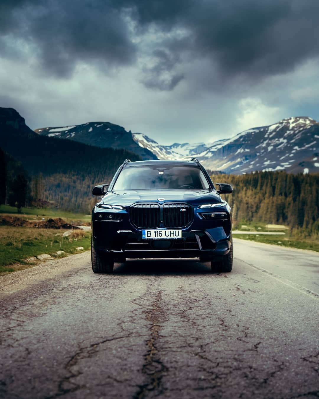 BMWさんのインスタグラム写真 - (BMWInstagram)「Always finding the high road. 📸: @rassva @bmwromania #BMWRepost   The BMW X7 M60i xDrive . #THEX7 #BMW #X7 #BMWM #MPerformance __ BMW X7 M60i xDrive : Combined fuel consumption: 12.9–12.1 l/100 km. Combined CO2 emissions: 292–273 g/km. All data according to WLTP. Further info: www.bmw.com/disclaimer」10月11日 5時03分 - bmw