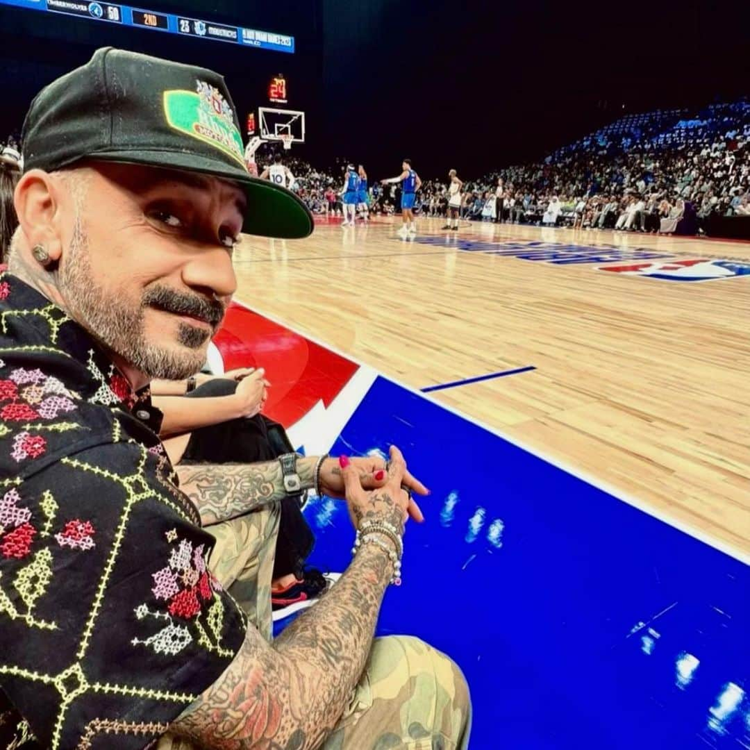 A.J.さんのインスタグラム写真 - (A.J.Instagram)「Had the BEST weekend ever ballin’ with @nbaarabic in Abu Dhabi. What a trip!!!! Thanks to everyone who made it happen!!」10月11日 5時18分 - aj_mclean