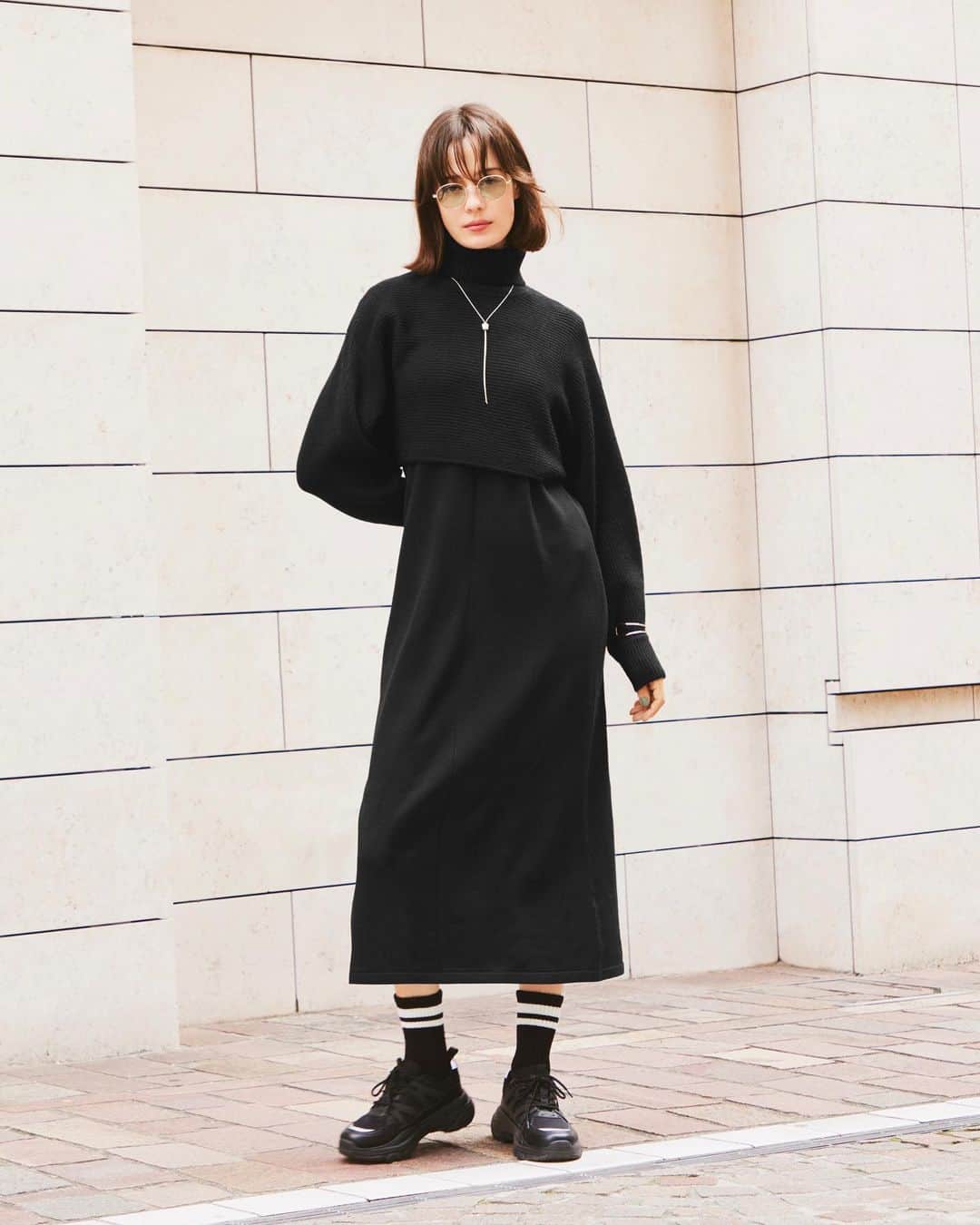 のインスタグラム：「. #マルチウェイニットワンピース 重ねて着るのはもちろん、 単体でも着まわせる使いやすさがポイント。  ____________________  マルチウェイニットワンピース(長袖) ¥3,990 品番：348541 ____________________  #ワンピース #着回し #マルチウェイ #ニット #ワンピ #GUコーデ #GUfashion #YOURFREEDOM #GU #ジーユー」
