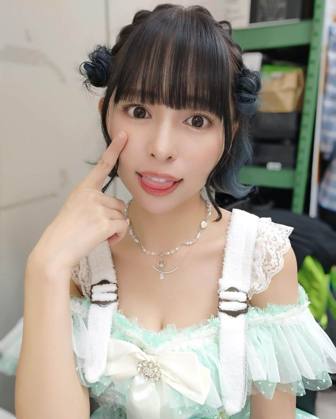 寺坂ユミさんのインスタグラム写真 - (寺坂ユミInstagram)「🎀💚  かおりんの生誕衣装着ました🌴  #アイドル衣装#アイドル衣装デザイン#ヘアセット#ボブヘアアレンジ」10月11日 16時08分 - 129ym