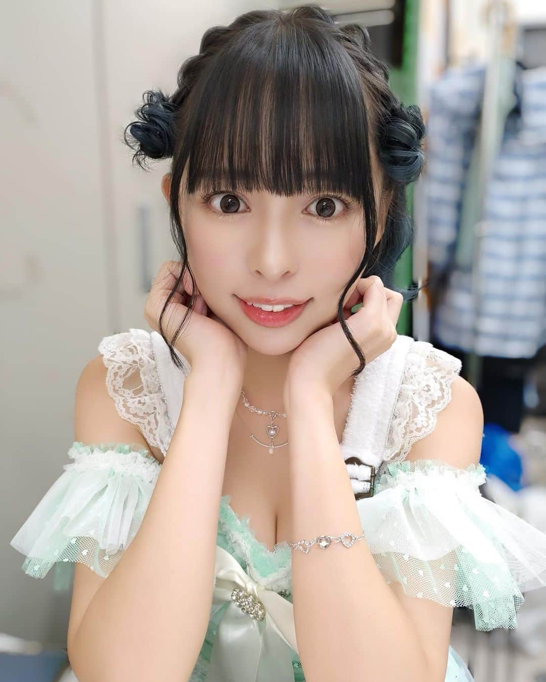 寺坂ユミさんのインスタグラム写真 - (寺坂ユミInstagram)「🎀💚  かおりんの生誕衣装着ました🌴  #アイドル衣装#アイドル衣装デザイン#ヘアセット#ボブヘアアレンジ」10月11日 16時08分 - 129ym