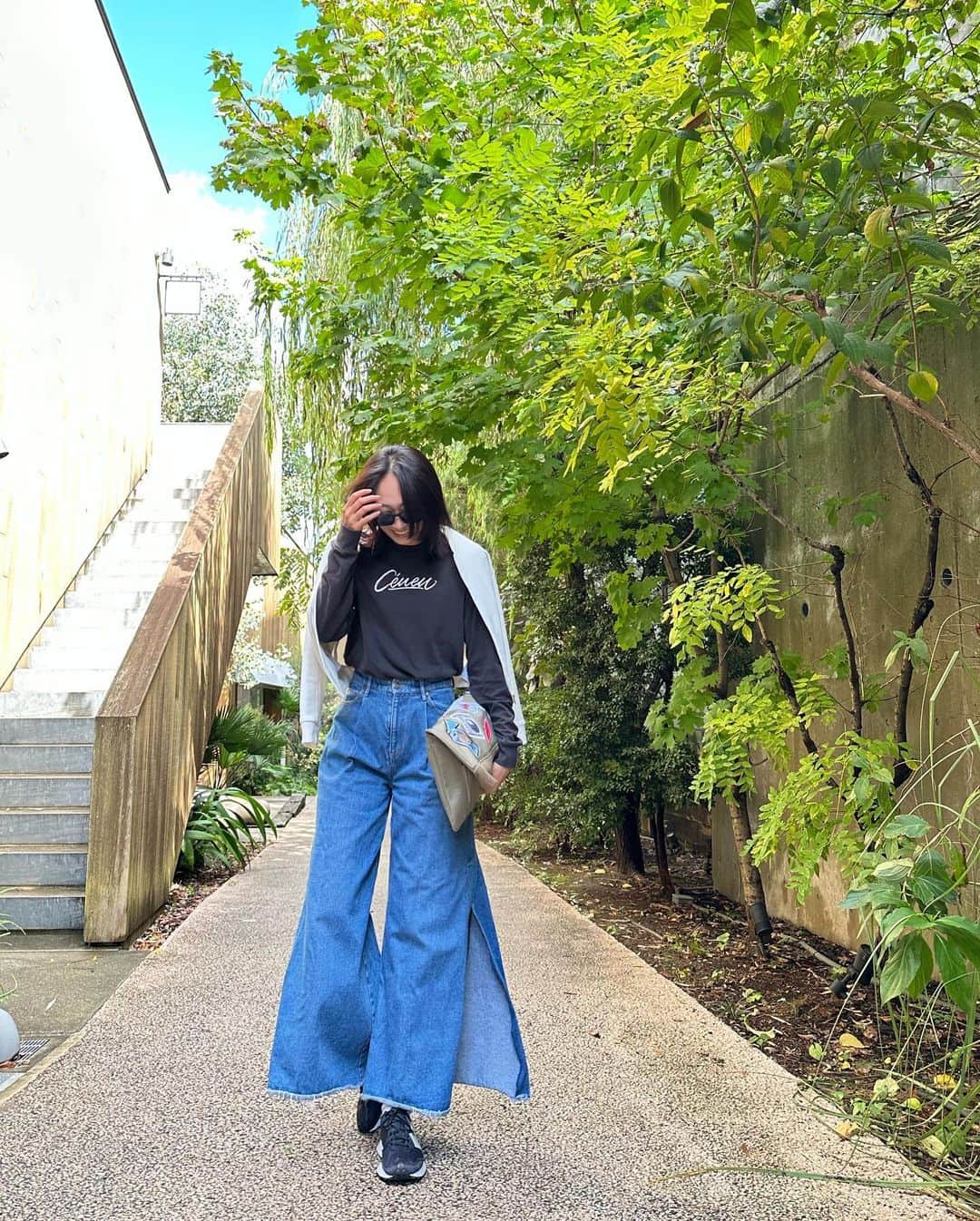 梨衣名のインスタグラム：「☁️☁️☁️ #秋服」
