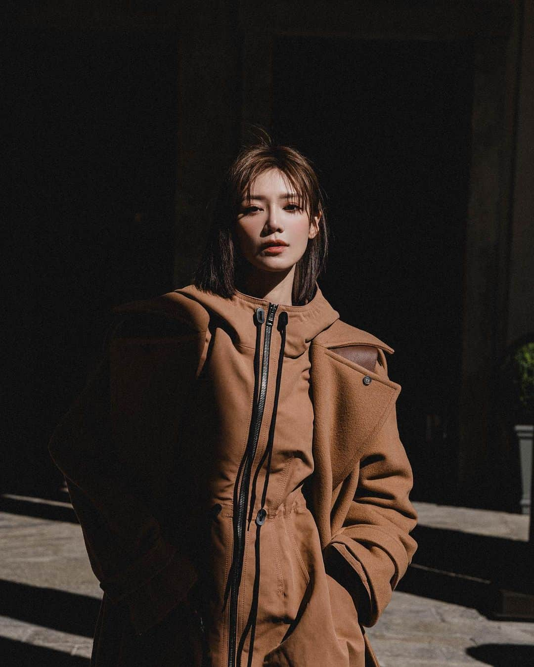 Elva Niさんのインスタグラム写真 - (Elva NiInstagram)「Enjoying my last Sunday at Milan fashion week🧸  #TodsFW23 #Tods #TTimeless @Tods」10月11日 14時47分 - misselvani