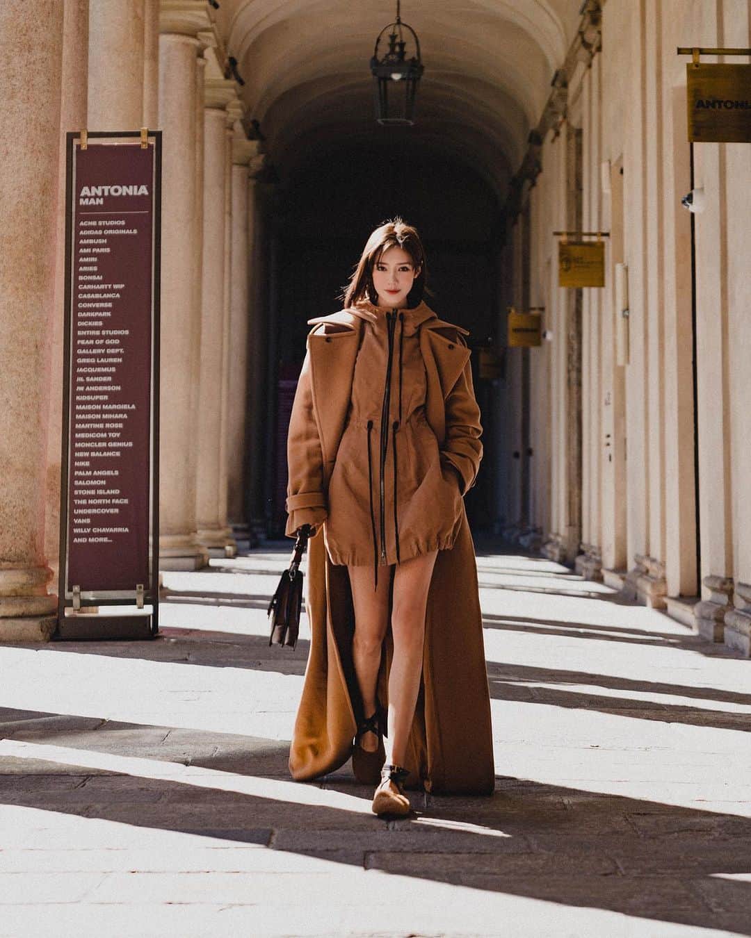 Elva Niのインスタグラム：「Enjoying my last Sunday at Milan fashion week🧸  #TodsFW23 #Tods #TTimeless @Tods」