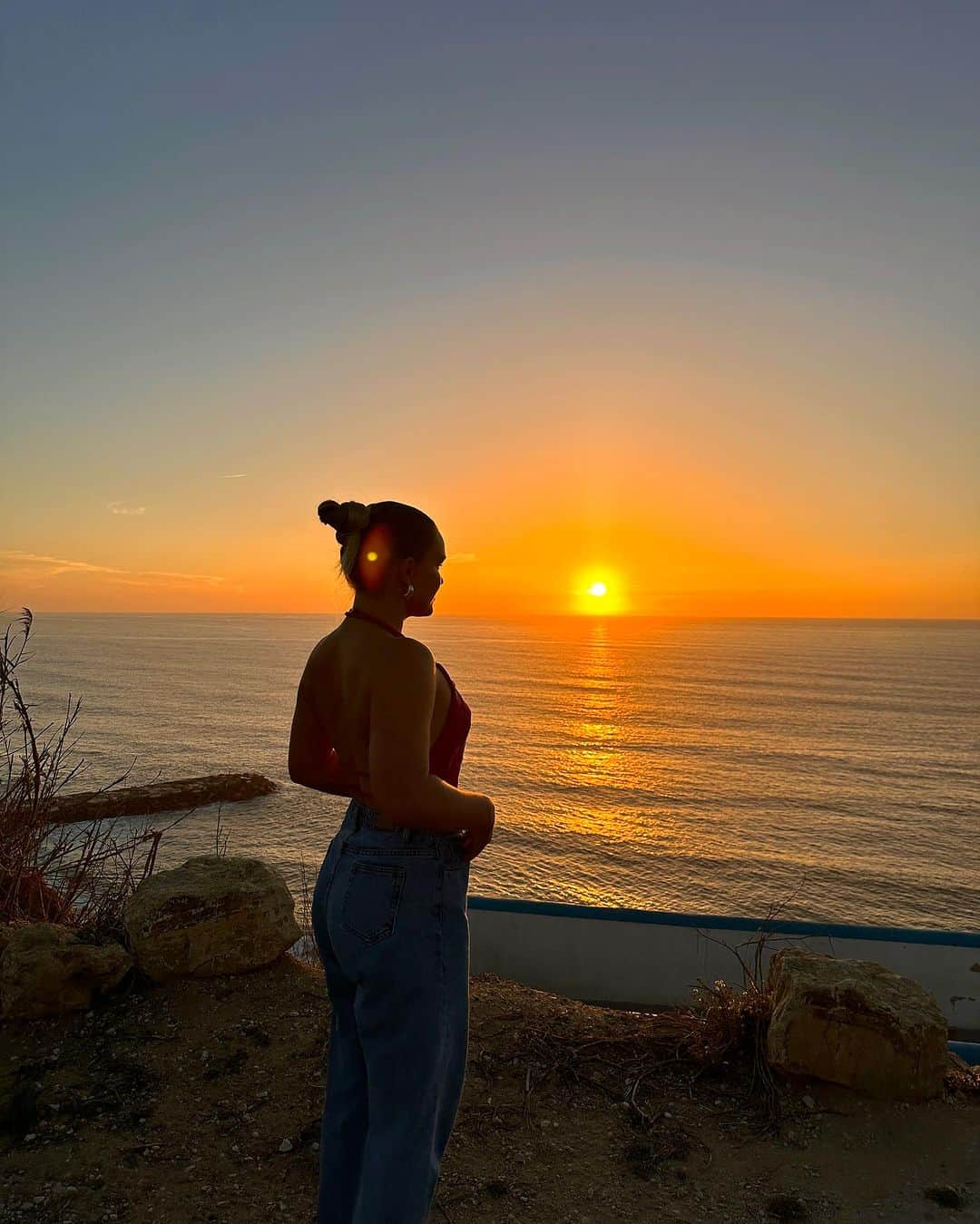 フェリシティー・パルマティアーさんのインスタグラム写真 - (フェリシティー・パルマティアーInstagram)「Sunsets in Portugal hit different 🌅」10月11日 15時04分 - flickpalmateer