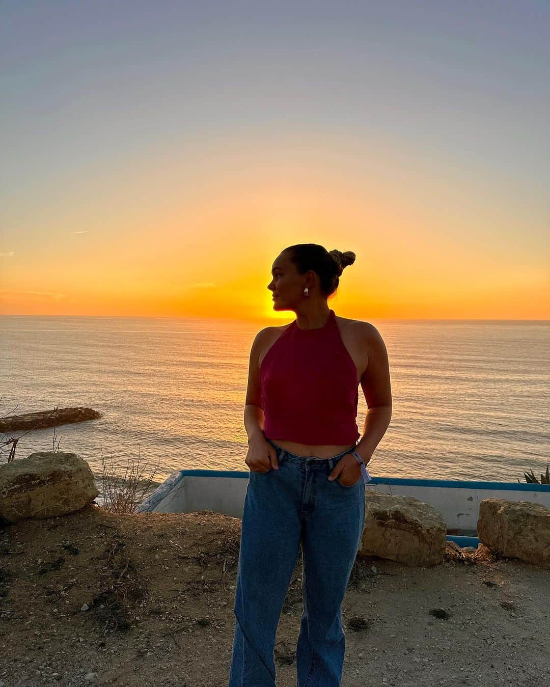 フェリシティー・パルマティアーさんのインスタグラム写真 - (フェリシティー・パルマティアーInstagram)「Sunsets in Portugal hit different 🌅」10月11日 15時04分 - flickpalmateer