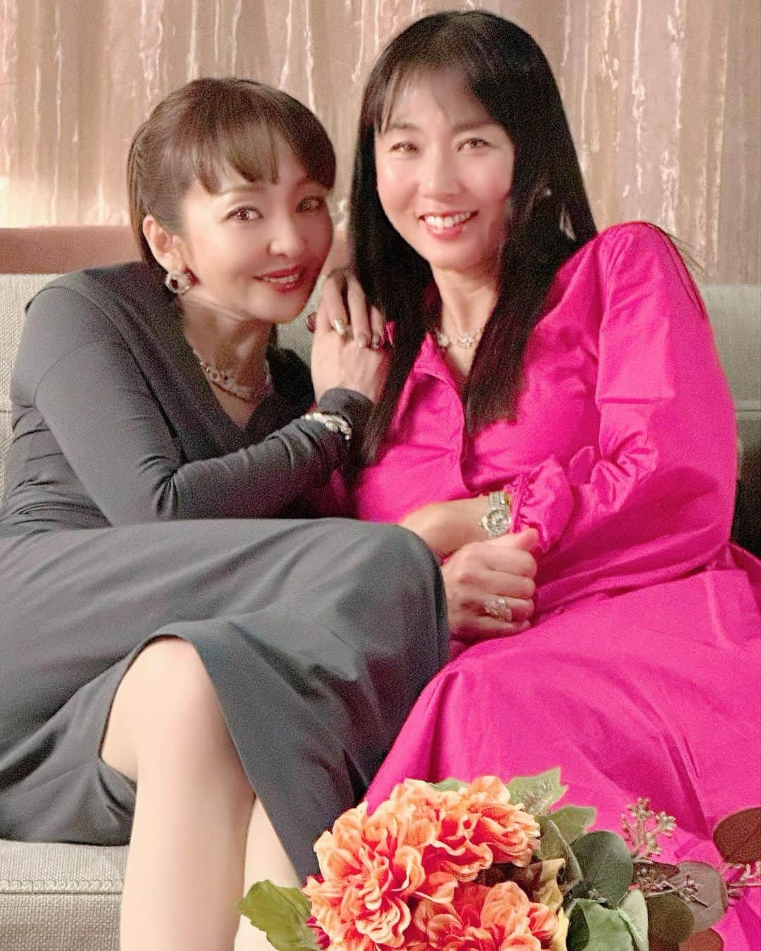 神田うのさんのインスタグラム写真 - (神田うのInstagram)「Kバレエカンパニー🩰の『新•眠れる森の美女』初日に伺って参りました☺️  あの眠れる森の美女を新しい発想で違和感なく見事に生まれ変わらせた芸術監督の熊川哲也さん💕 流石でした☺️✨  そして私は踊った事のあるリラの精やオーロラ姫を頭の中でずっと踊っていました🤣🩰www  また衣装や舞台装置オーケストラによる演奏も素晴らしくオケピットで演奏されてらしたKバレエお抱えの指揮者💕並びに奏者の方々💕にも心からの拍手👏を送りました☺️  総合芸術を十分に楽しませて頂いた後は、その余韻に浸りながらバレエ理解者友達の、のんちゃん💕達とディナーを楽しみましたよ☺️✨  #kバレエ#kバレエカンパニー#新眠れる森の美女#熊川版眠れる森の美女#new#sleepingbeauty #newsleepingbeauty 芸術監督#熊川哲也 さん#素晴らしい才能#bunkamuraオーチャードホール#神田うの#unokanda」10月11日 15時06分 - unokandaofficial