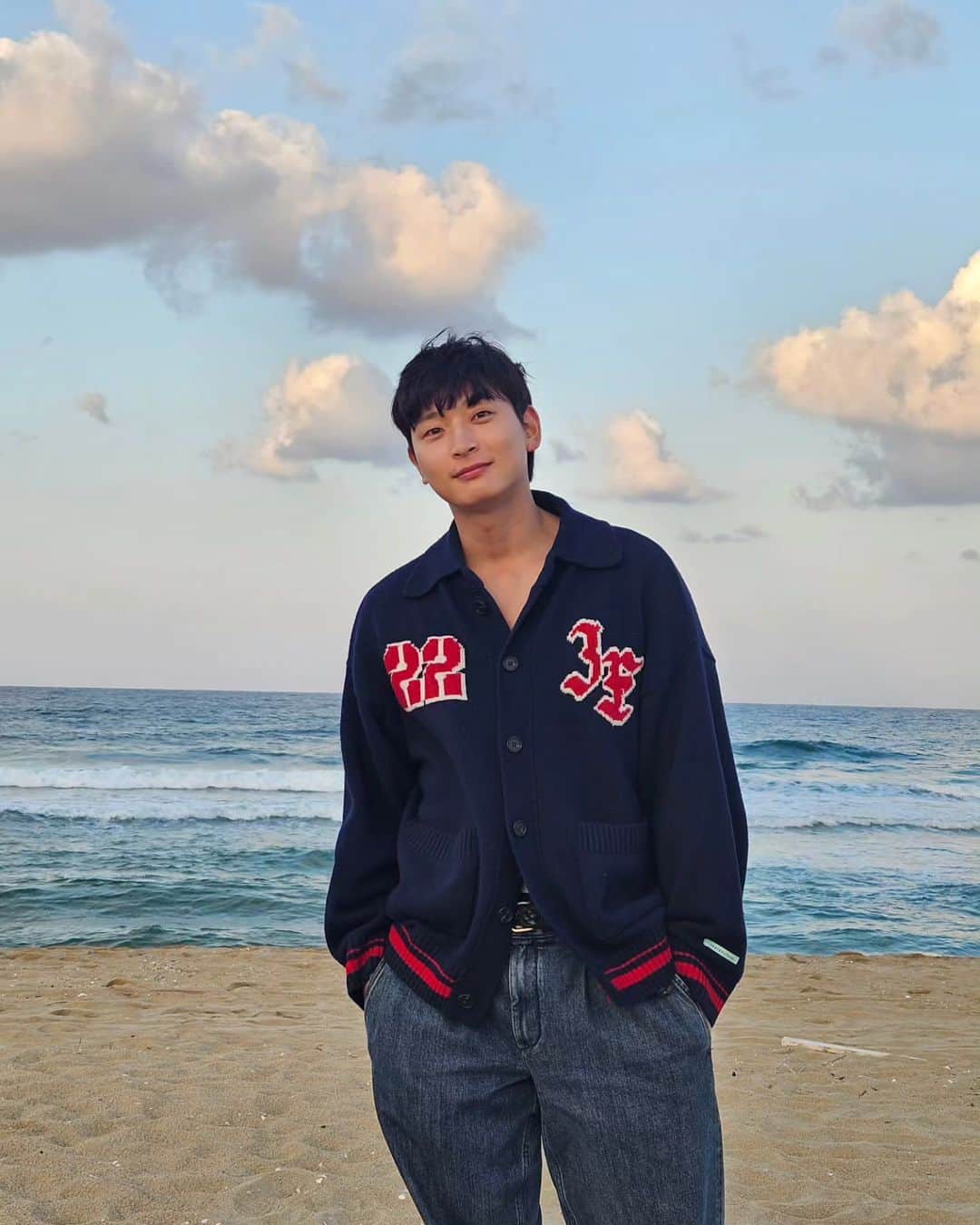 ジヌン さんのインスタグラム写真 - (ジヌン Instagram)「바다보고 신났지 뭐야」10月11日 15時09分 - jinwoon52