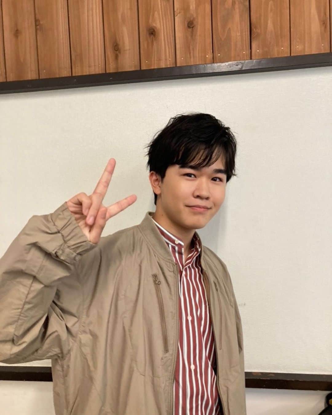 鈴木福のインスタグラム：「「アカシアの雨が降る時」 稽古場での稽古が終わり、いよいよ劇場入りです。  パンフレットビジュアル撮影の時の写真！ 本番の衣装、髪型はこの時と変わってます！！　  初の3人芝居。 10月14日〜22日、新国立劇場小劇場で上演です！ 地方公演もさまざまな場所へいきます！！ ぜひ劇場にいらしてください！！  #舞台 #アカシアの雨が降る時 #鈴木福」
