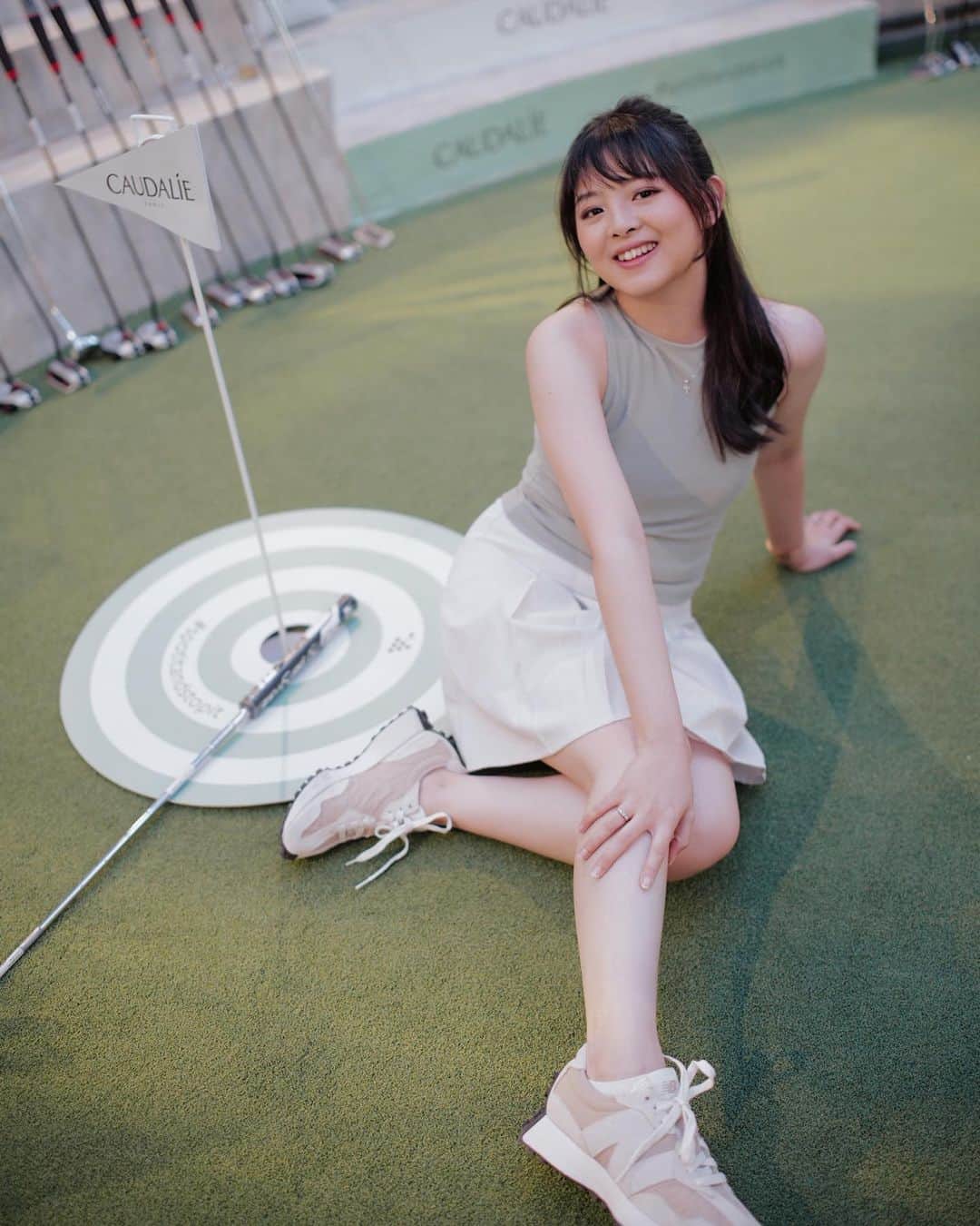 ジェシカ・ファニアのインスタグラム：「@caudalie golfing’s day at @topgolfpremier ⛳️  Introducing the New #Vinopure Salicylic Stop Solution. Effective to reduce blemish & redness in 1 hour with tea tree essential oil, niacinamide & acide salicylique naturel🌱 Ow, and it’s already available at @sociolla  #SpotitAndStopit #CaudalieID @luxasia.idn  📸: @windysucipto」