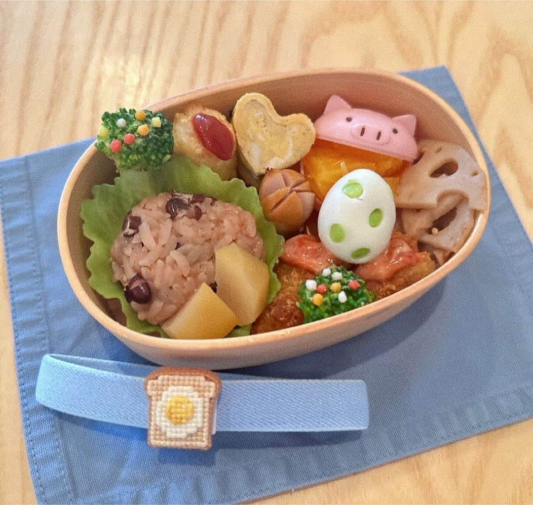 瀬戸サオリさんのインスタグラム写真 - (瀬戸サオリInstagram)「秋の味覚弁当🍙  お赤飯炊いてみて 大好きなレンコンいれて 大喜びしてくれた🤍  #幼稚園お弁当 #有機野菜 #オーガニック #saori_cooking」10月11日 15時31分 - seto_saori