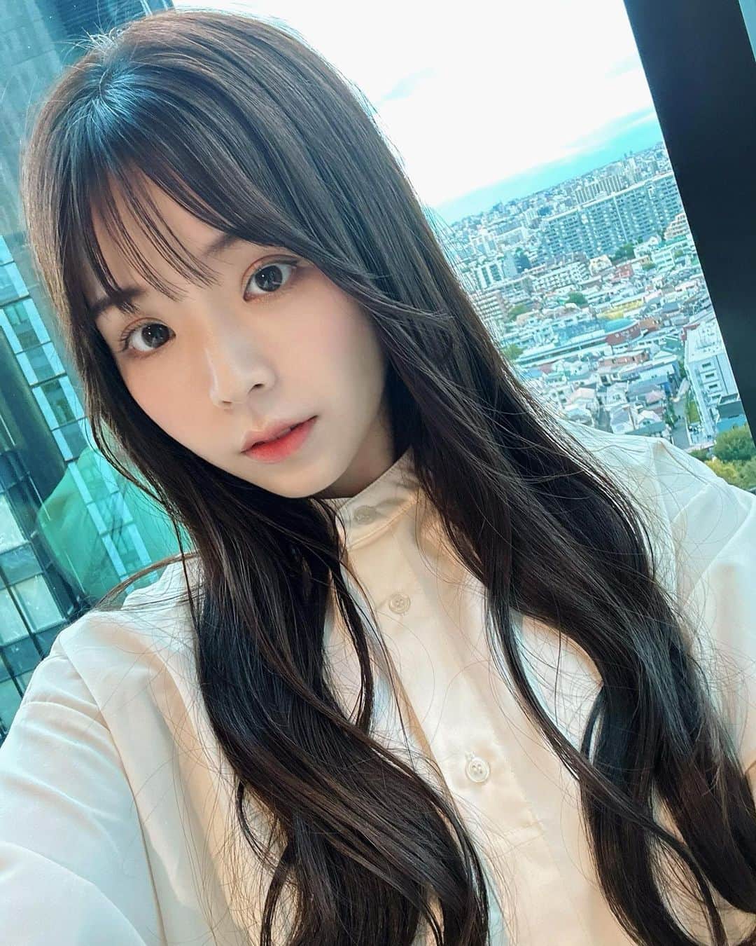 川村那月のインスタグラム：「演じるお仕事でした♡  一度の人生で色んな人生を生きられるこのお仕事が大好き。  でも次の日にどっと疲れて抜け殻になるのだけどうにかしたい🫥笑 筋トレ始めるか💪🔥ﾔｰ!  仕上がりもお楽しみに♪  #役者 #川村那月 #誰かの人生 #感謝」