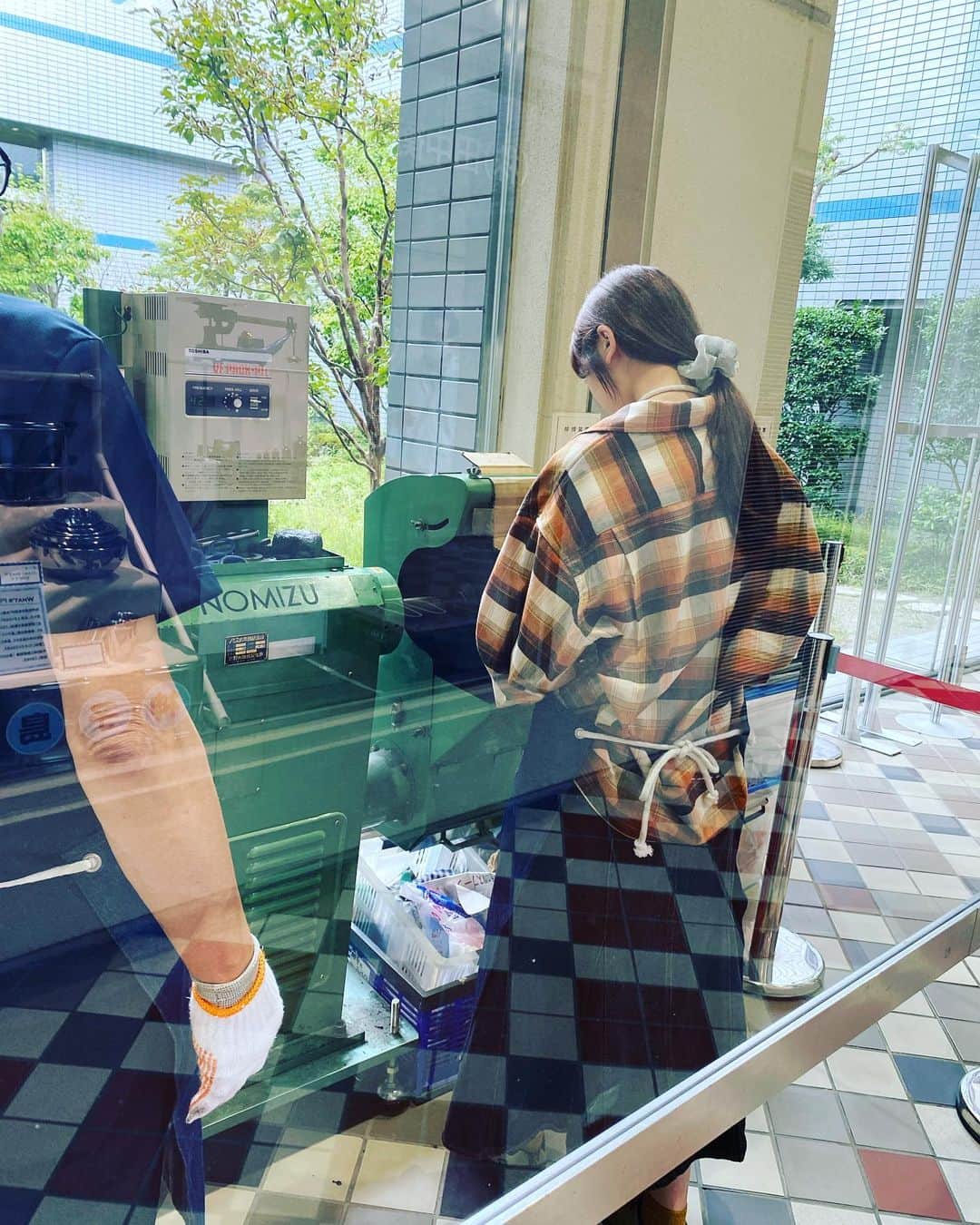 NGT48さんのインスタグラム写真 - (NGT48Instagram)「スプーン磨き体験🥄  #藤崎未夢 #NGT48 #燕三条地場産センター #燕三条」10月11日 15時58分 - official_ngt48