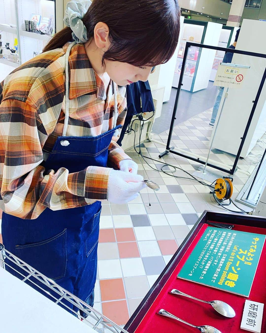 NGT48さんのインスタグラム写真 - (NGT48Instagram)「スプーン磨き体験🥄  #藤崎未夢 #NGT48 #燕三条地場産センター #燕三条」10月11日 15時58分 - official_ngt48