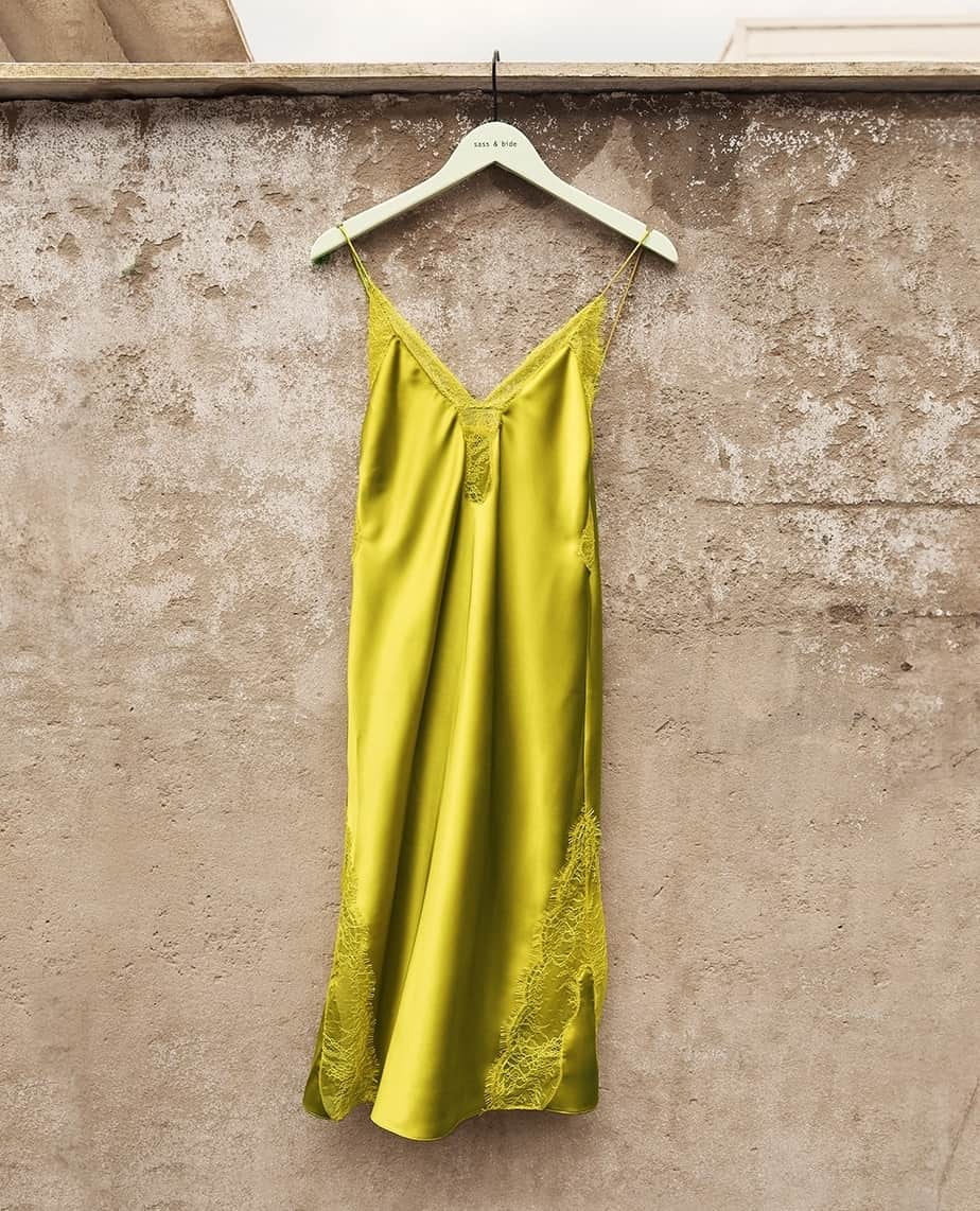 サスアンドバイドのインスタグラム：「CLOSER LOOK | Inspired by Havana streets after dark, the perfect party pieces for late night intentions. Our new occasion wear edit, showcasing mini hemlines, lace detailing and embellishment for summer events. #Resort23 #sassandbide」