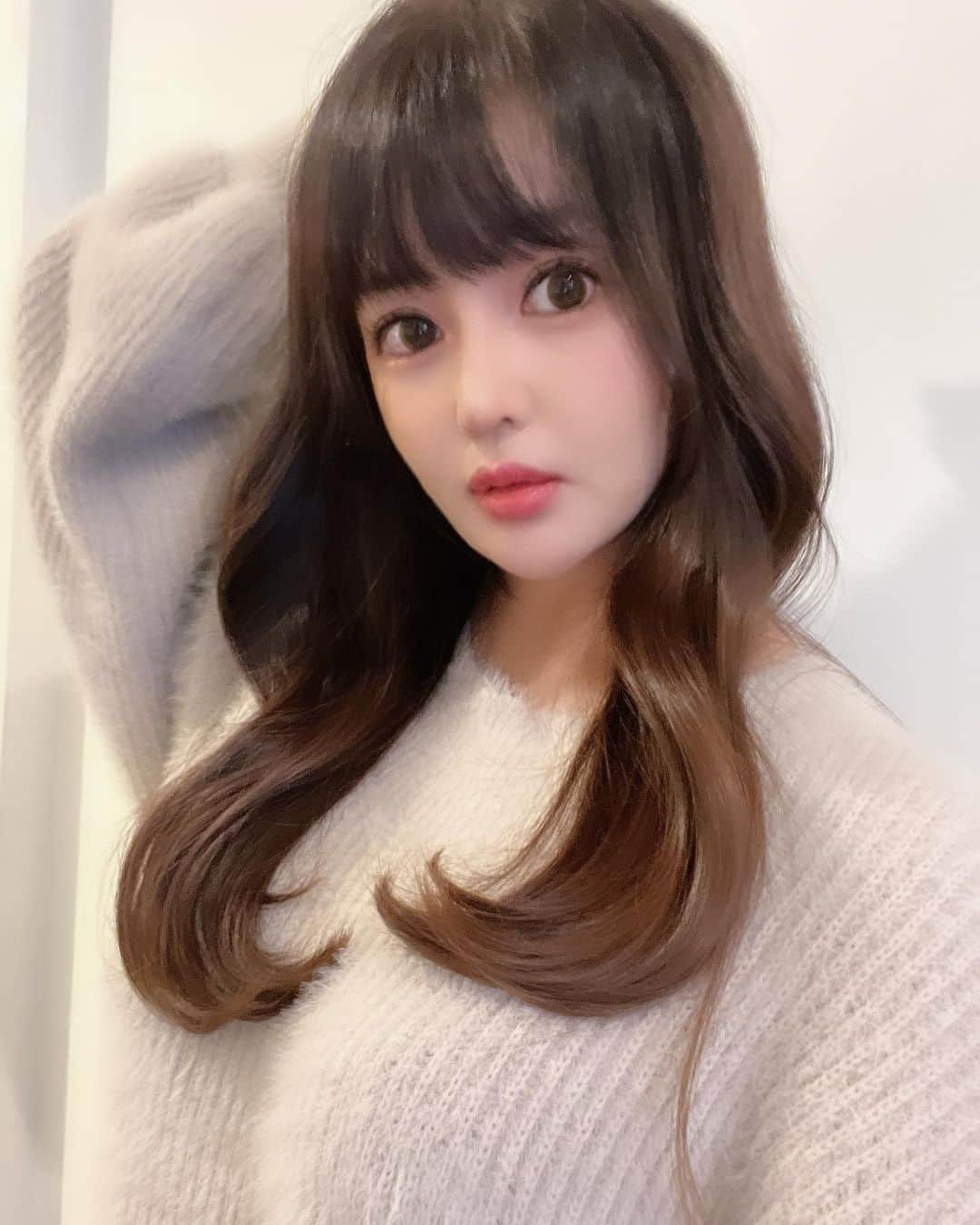 水原乙のインスタグラム：「・ ・ 韓国風レイヤーカット🇰🇷 久しぶりにカットしてもらいました💇🏼‍♀️💕 ・ ・ 🌹 ・ ・ #韓国ヘア  #韓国風レイヤー  #韓国風レイヤーカット #レイヤーカット #透明感 #美容  #水原乙 #インスタグラマー #インフルエンサー #好可爱 #卡哇伊 #可愛 #맞팔 #sexybody #sexyhot #instagravure #tagsforlikes #YouTube #YouTuber #japanesegirl #asianbeauty」