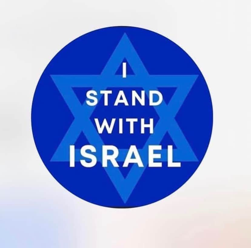 アビゲイル・ブレスリンのインスタグラム：「💙🤍  To make this clear, I stand with all innocent lives lost. No child deserves to die, no innocent human being deserves to die. Whether they are Palestinian or Israeli.」