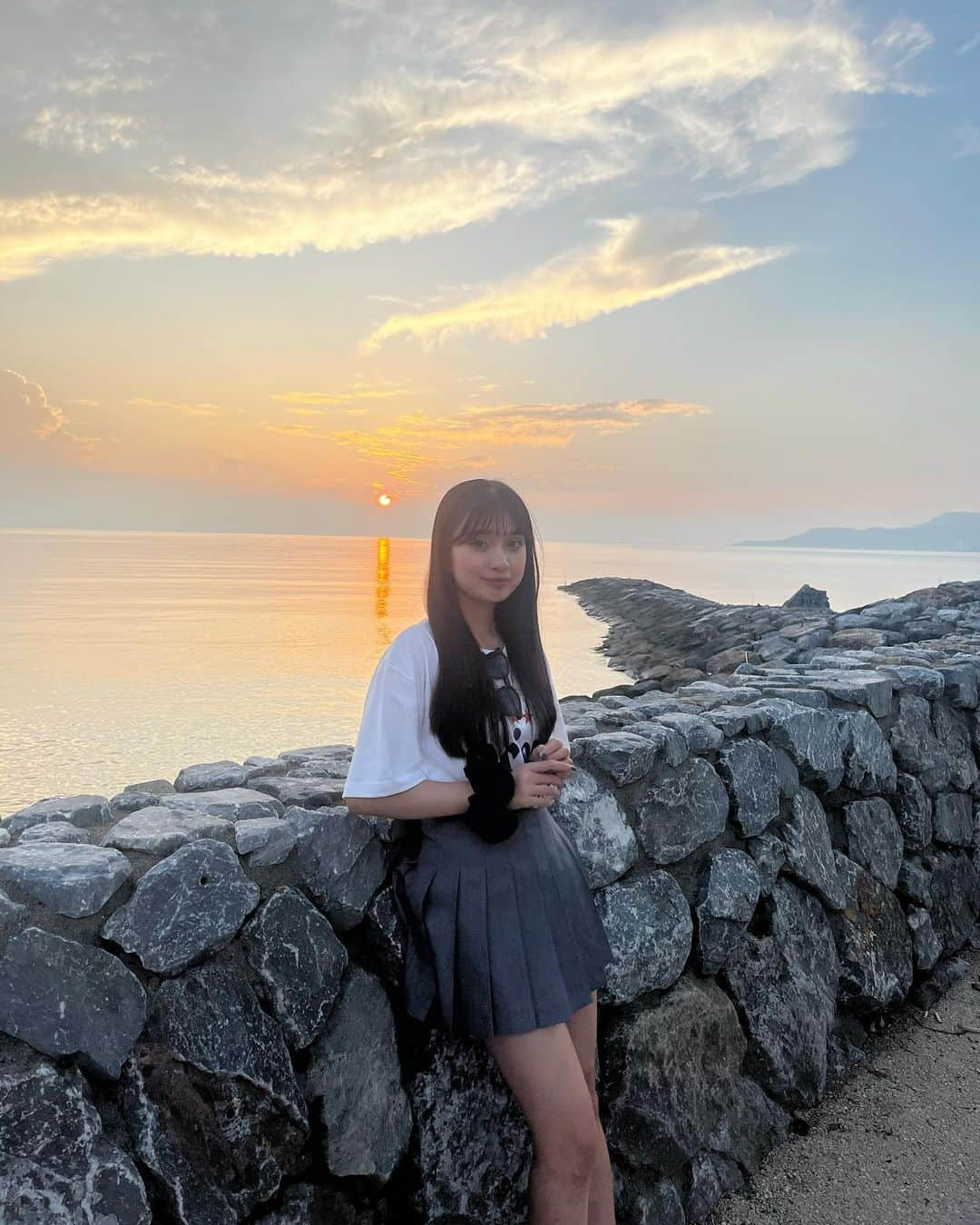 星野愛美さんのインスタグラム写真 - (星野愛美Instagram)「. 夕日もすごく綺麗だった、、♡ . . . #シブサン　#shibu3project #ピンククラス　#アイドル　#被写体　#モデル　#サロンモデル　#ロングヘア　#ストレートヘア　#オリオンビールtシャツ #沖縄　#夕日　#05 #高校生　#jk #ljk #ootd #instagood #followｍe」10月11日 7時08分 - aimi._.nn08