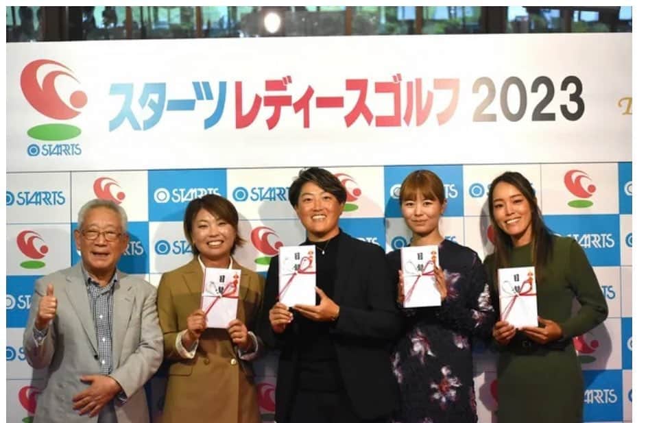 工藤遥加のインスタグラム：「スターツレディースゴルフに参加させていただきました。  悪天候の為ハーフで終了となり順位がつけにくい中スターツ様のご好意により４箇所(ショットガンだった為)から優勝者を出していただきました。  写真左から 村石会長  岩橋さん 工藤 松森 鎌田さんが優勝というかたちでした。  この大会はプロアマ形式でアマチュアの方と一緒にプレーをさせていただくのですが、天候が悪い中でも楽しくプレーさせていただけたのはメンバーに恵まれたお陰だったと思います。 ご一緒させていただいた皆様本当にありがとうございました。  今週も富士通レディースがあるので体調を整えてしっかり準備していきたいと思います。  応援よろしくお願いします。  写真はサンケイスポーツ様より引用させていただきました。」