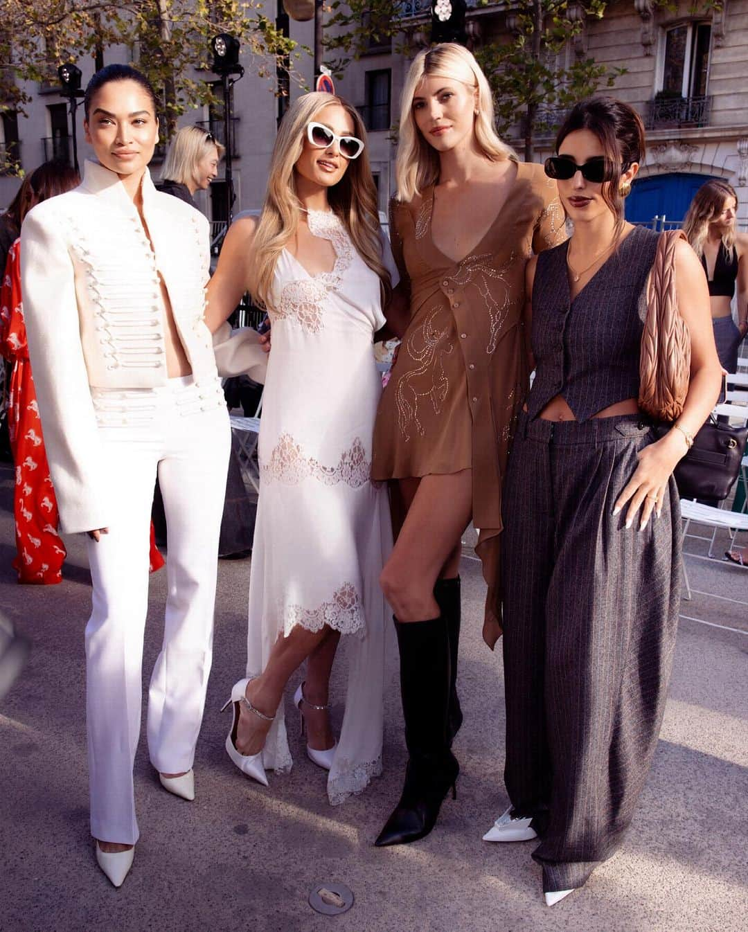 パリス・ヒルトンさんのインスタグラム写真 - (パリス・ヒルトンInstagram)「Congratulations @StellaMcCartney on a beautiful collection. I love your commitment to sustainability and making this world a better place through fashion.💗 💕✨ #PFW」10月11日 7時27分 - parishilton